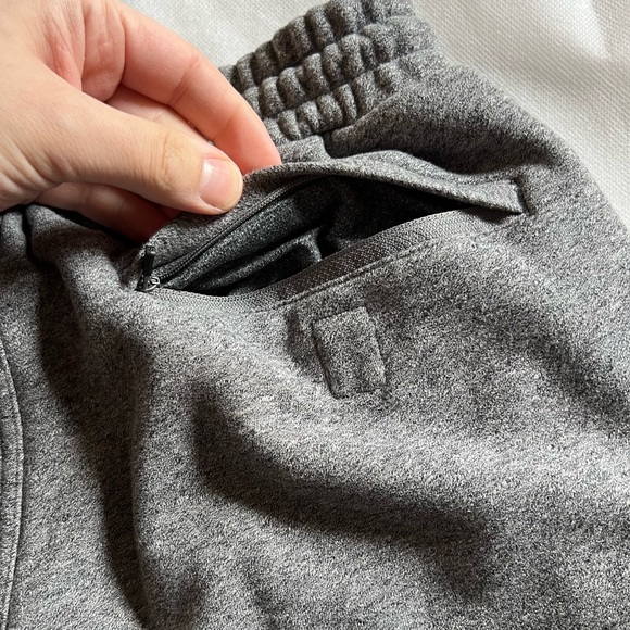 Vuori Grey Cypress joggers in size small - Picture 3 of 8